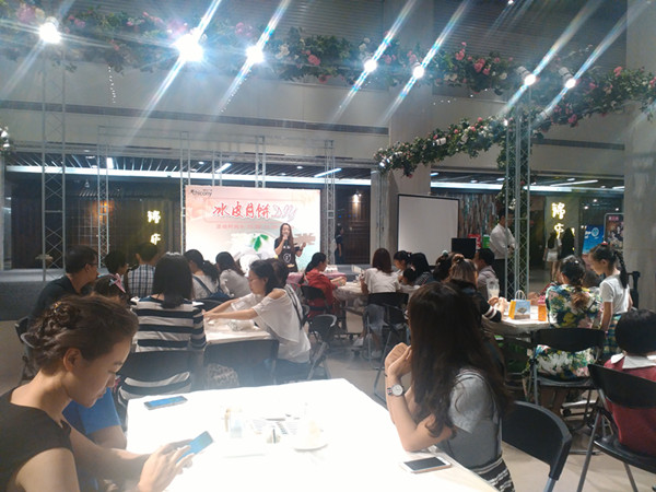 花好月圓DIY冰皮月餅制作活動現(xiàn)場（圖）_2