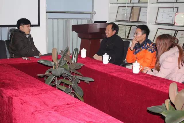 行唐從事電子商務(wù)的陳總一行來公司參觀考察（圖）_1