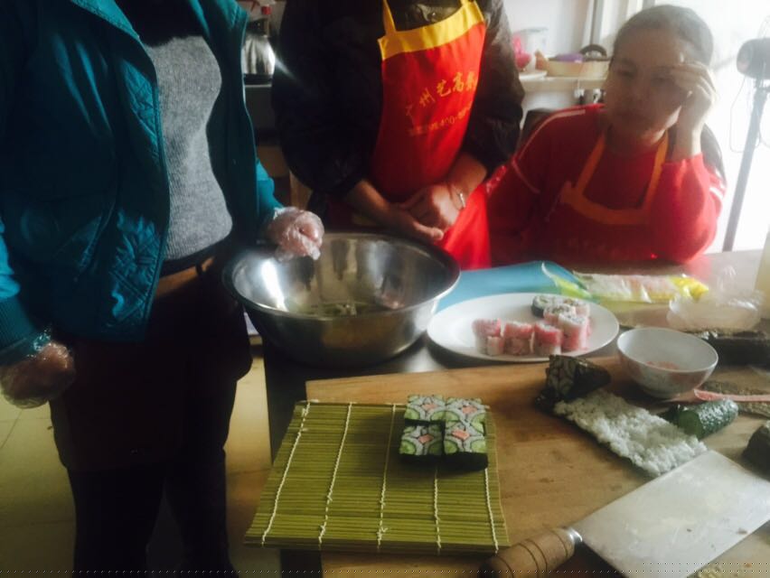 專業(yè)壽司做法培訓(xùn)，廣州哪里能學(xué)到專業(yè)的壽司技術(shù)培訓(xùn)（圖）_1