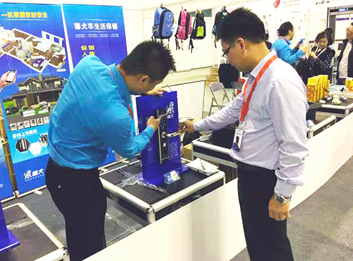 德犬智能家用安全裝備亮相國際展銷會，引國內外客戶關注！（圖）_3