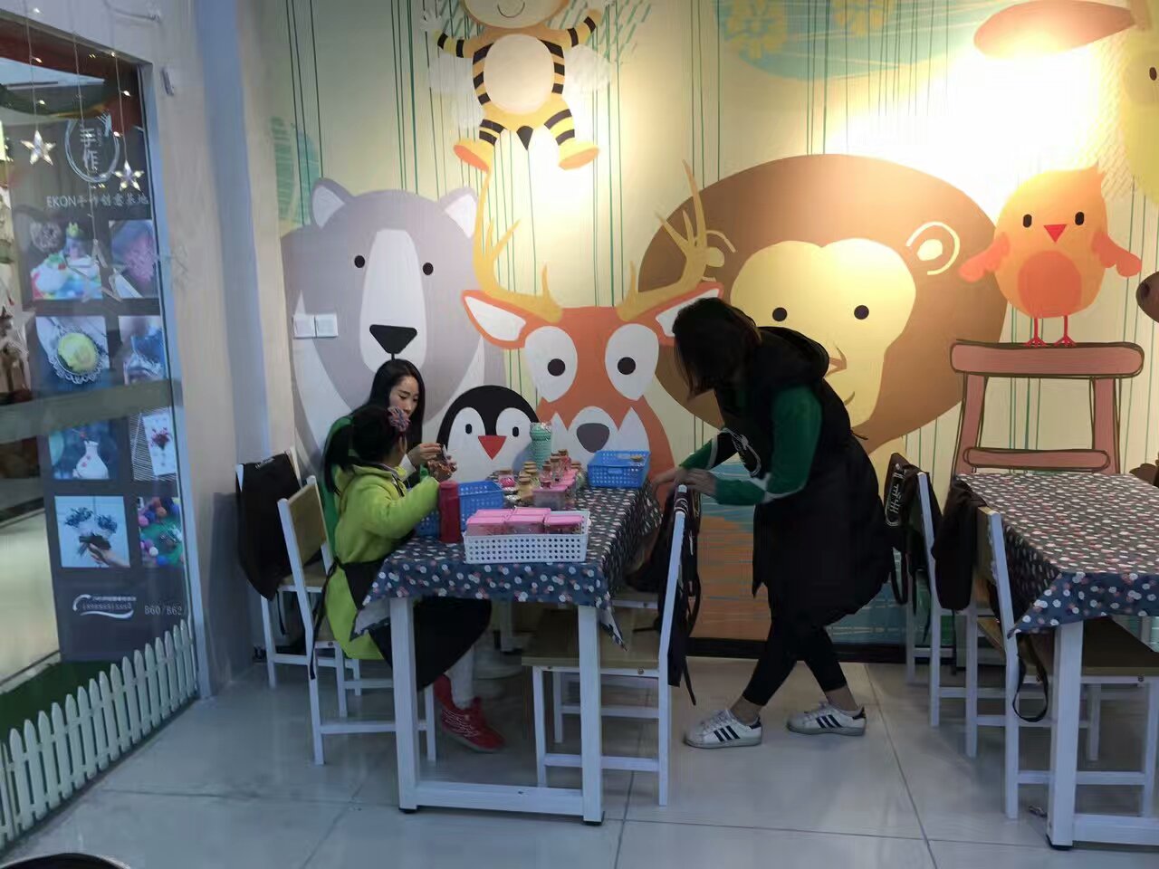 燭生活林店長的創(chuàng)意手工DIY蠟燭館火熱開張（圖）_5