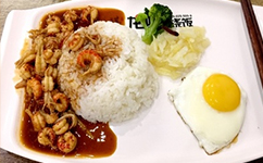 冬天適合吃什么？憨妮小龍蝦蓋澆飯加盟給你送去溫暖_1