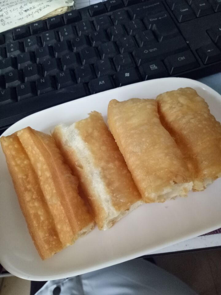 無礬香酥油條怎么做？廣州哪里有油條配方做法學(xué)習(xí)（圖）_1