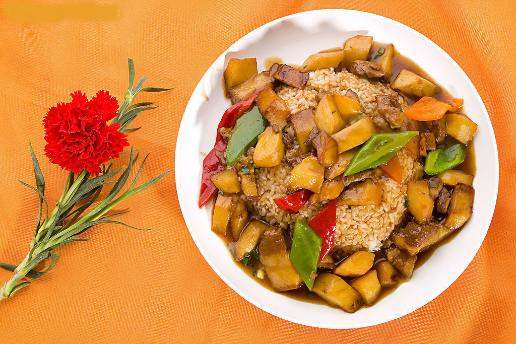 正宗蓋澆牛腩飯加盟讓更多的消費(fèi)者為之傾心_2