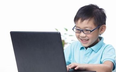 你可知？引發(fā)近視眼的不良習(xí)慣有哪些?（圖）_1