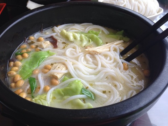 制作過橋米線的方法是什么（圖）_1