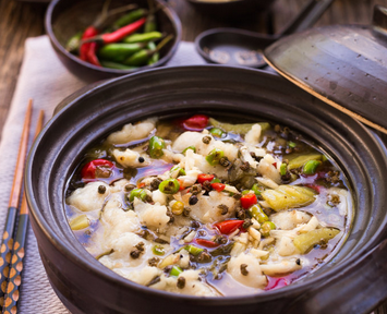 九兩魚酸菜魚加盟采用標(biāo)準(zhǔn)化制作快餐_1