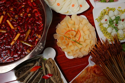 成都串串香加盟：味道與創(chuàng)意的博弈_2