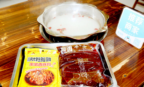 成都串串香加盟：味道與創(chuàng)意的博弈_3