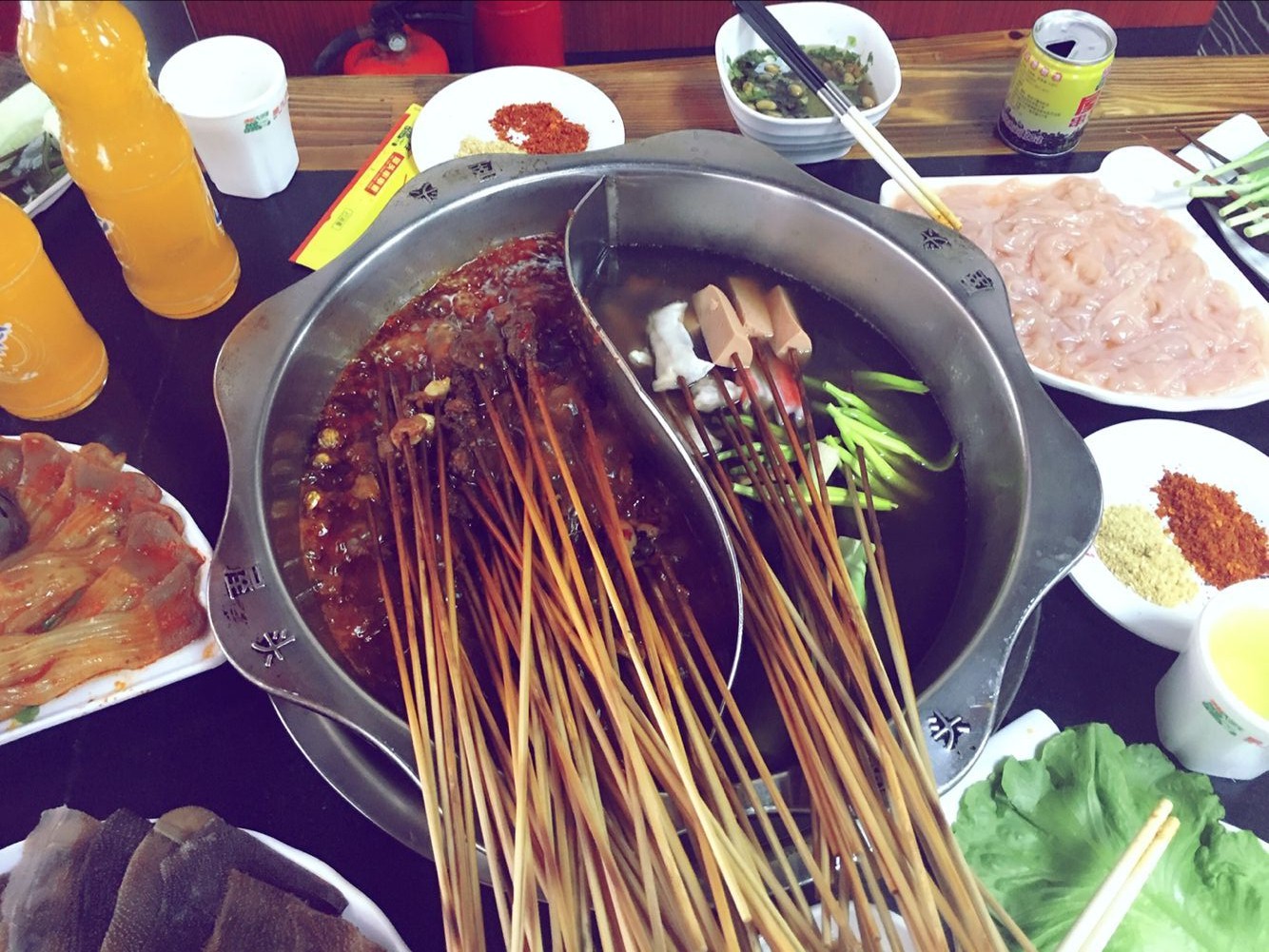 夸父炸串串串香加盟  打造出一個(gè)明星串串店（圖）_1