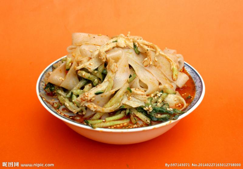 哪里有涼皮學(xué)？湖南哪里有涼皮學(xué)？涼皮涼面技術(shù)培訓(xùn)（圖）_1