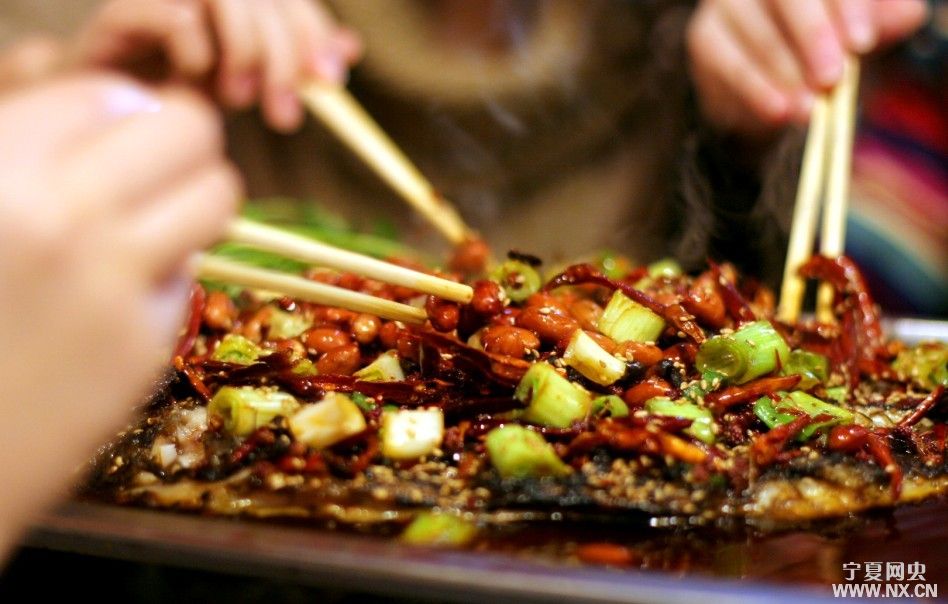 找烤魚學(xué)習(xí)推薦到蘇州楓味源 正宗重慶烤魚培訓(xùn) 川味烤魚的做法教學(xué)_2