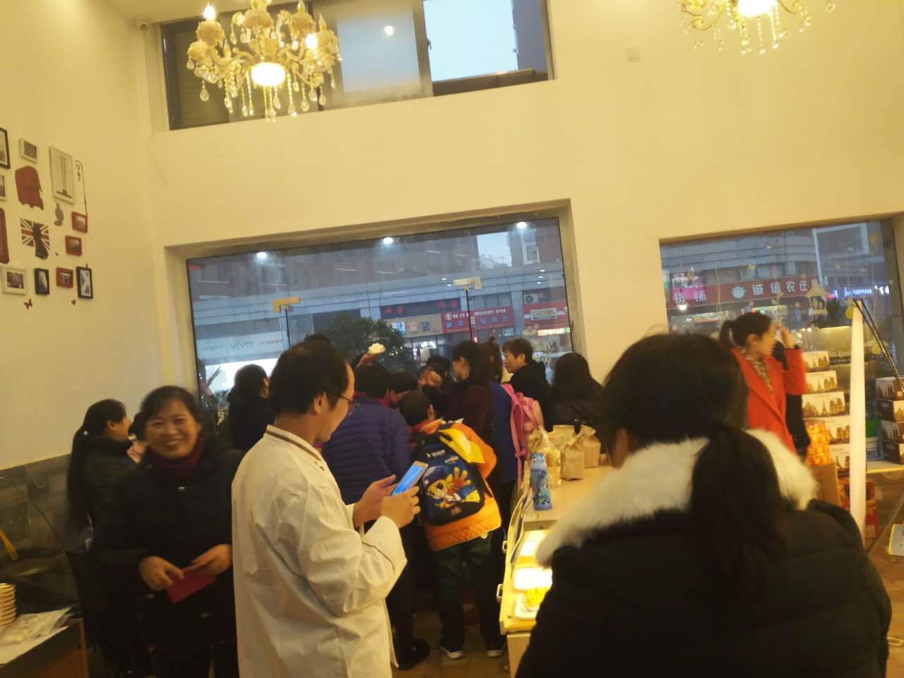 廣州貴族味道烘焙加盟萬(wàn)元開店，生意火爆（圖）_1