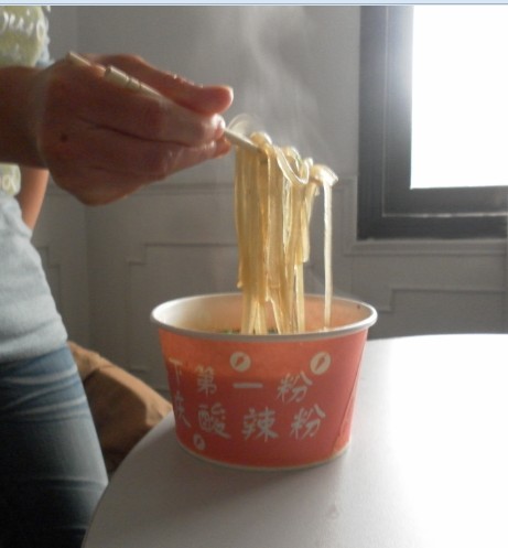 酸辣粉學(xué)習(xí)中心 上哪有學(xué)做酸辣粉技術(shù) 正宗酸辣粉培訓(xùn)_1