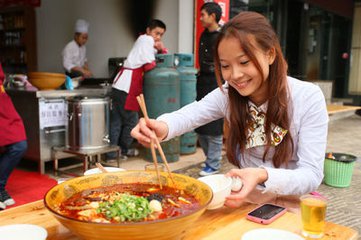 蘇州哪里有教做冒菜技術(shù) 找冒菜項目學(xué)習(xí)即到蘇州楓味源餐飲培訓(xùn)_2
