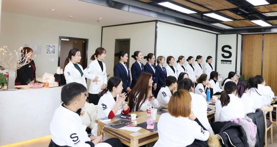 皮膚管理培訓(xùn)多少錢 選擇韓綺繡美業(yè)進(jìn)行完美蛻變（圖）_3