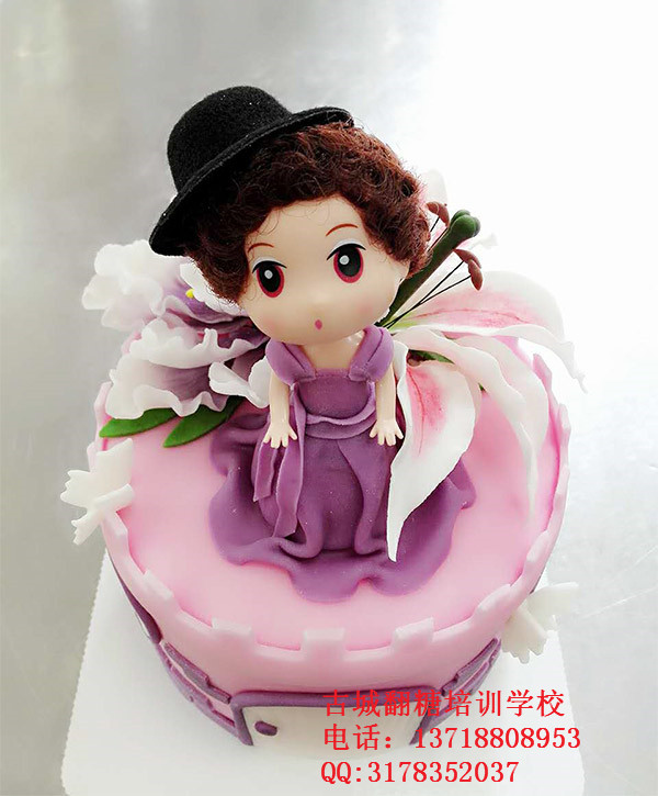 北京糕點(diǎn)師培訓(xùn)學(xué)校實(shí)操技能  在這里烘焙師各顯身手（圖）_2