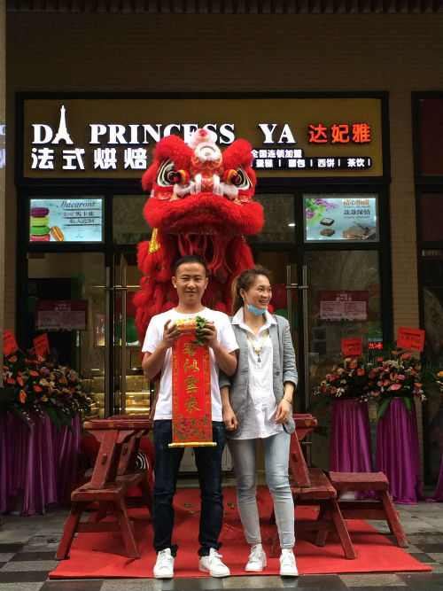 廣州蛋糕加盟只需二十平米 2-3人投資萬(wàn)元可開(kāi)店_1