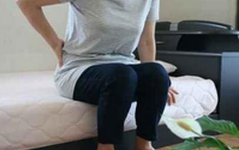 腰椎間盤突出癥引發(fā)坐骨神經(jīng)痛怎么辦？怎樣簡(jiǎn)單有效改善？_2