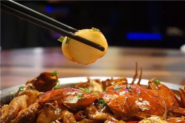 北京肉蟹煲可以投資嗎，小胖大嘴肉蟹煲風(fēng)靡大街小巷（圖）_1
