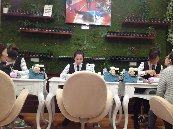 美甲店能賺錢(qián)嗎_1