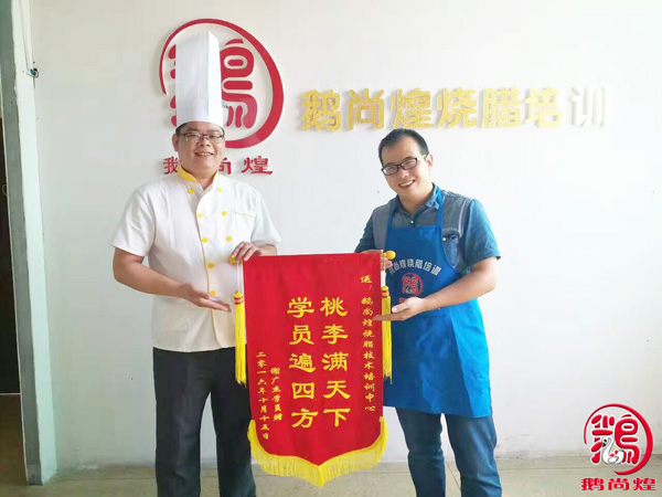 燒鵝培訓(xùn)手把手教學(xué)，燒臘界四十年的老師傅給你最好的味道_3