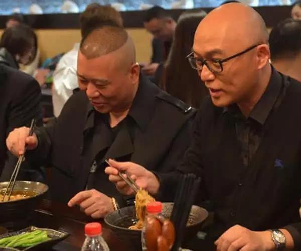 重慶小面為什么會(huì)火，正宗小面到底是怎樣一種食物？_1