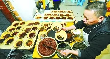 重慶小面為什么會(huì)火，正宗小面到底是怎樣一種食物？_3