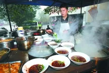 重慶小面為什么會(huì)火，正宗小面到底是怎樣一種食物？_13