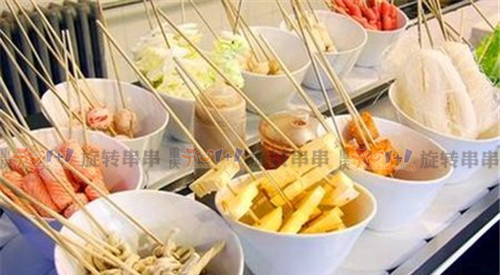 開心1+1旋轉(zhuǎn)串串三種店型，加盟12800元起，投資可多可少！_1