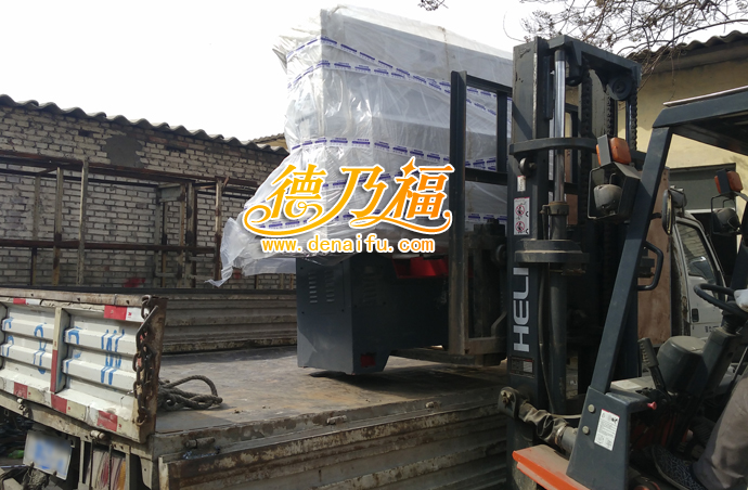 德乃福公司為保定學員發(fā)貨，全自動輪轂拉絲機，輪轂修復設備_1