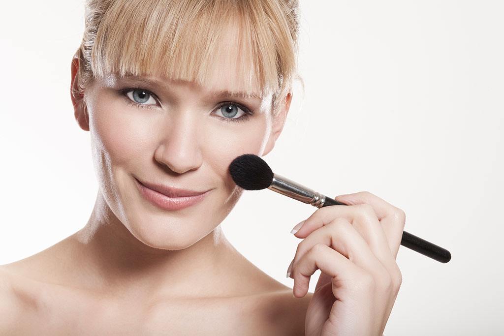 化妝品oem加工專家告訴你化妝品這么貴，為什么女人還是不停的買？（圖）_1