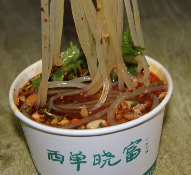 北京西單天下曉富酸辣粉第四代門頭更新中敬請關(guān)注，加盟費多少呢_1