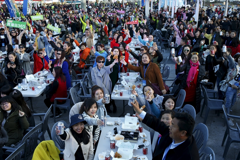 4500名中国游客在韩参加大规模啤酒炸鸡派对－韩国炸鸡再掀创业风暴（图）_3