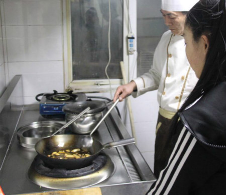 我想加盟西單曉富酸辣粉加盟費(fèi)多少錢？_1