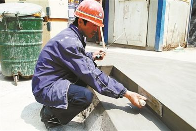 腰間盤突出糾結是什么原因引起的怎么治？_2