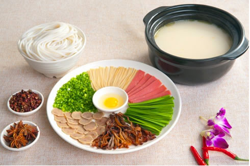 正宗的云南過(guò)橋米線，江西哪里有學(xué)做云南過(guò)橋米線（圖）_1