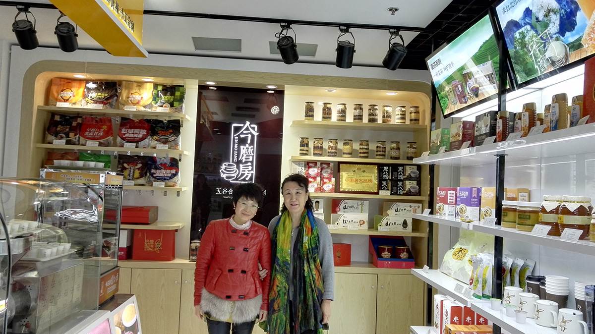 專家來指導，簽約不停歇！劉東莉教授與簽約客戶合影（圖）_4