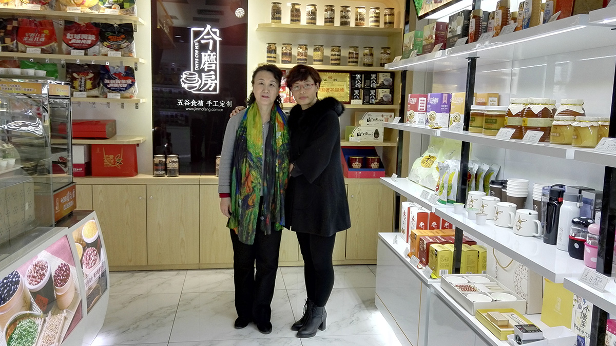 專家來指導，簽約不停歇！劉東莉教授與簽約客戶合影（圖）_5