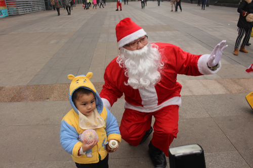 本道建訊教育為環(huán)衛(wèi)工送溫暖（圖）_2