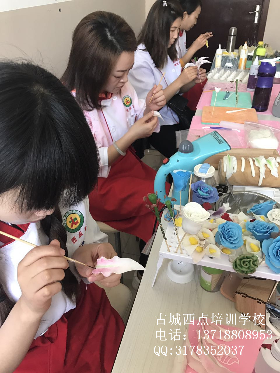 春風(fēng)十里不如你  古城西點學(xué)校教你玩轉(zhuǎn)翻糖花朵_1