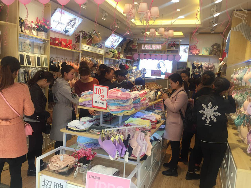 我們?yōu)槭裁匆獔猿珠_內(nèi)衣實體加盟店（圖）_4