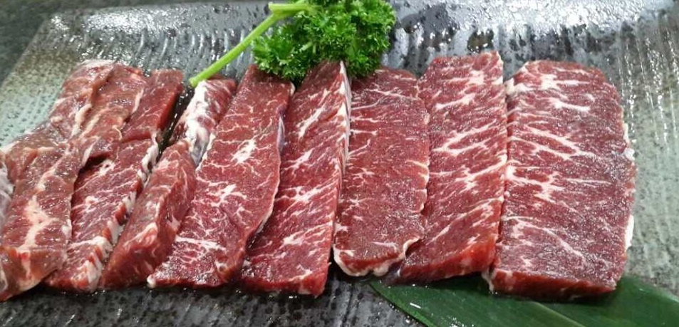 沈陽(yáng)的一家炭火烤肉店每天爆滿(mǎn)只能排隊(duì)，究竟是什么原因？_4