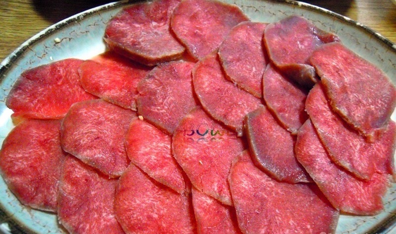 沈陽(yáng)的一家炭火烤肉店每天爆滿(mǎn)只能排隊(duì)，究竟是什么原因？_6