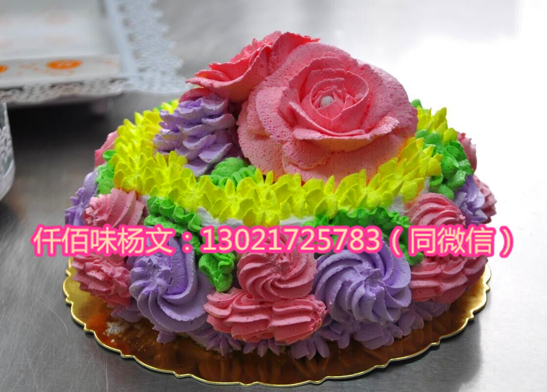 0基礎(chǔ)學(xué)西點烘焙濟南哪家公司培訓(xùn)比較專業(yè)呢？生日蛋糕裱花蛋糕技術(shù)學(xué)習(xí)！_1