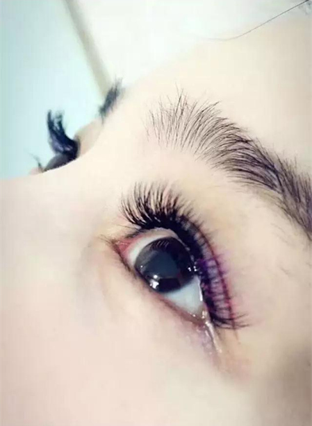 開(kāi)一家美睫店賺錢嗎（圖）_1