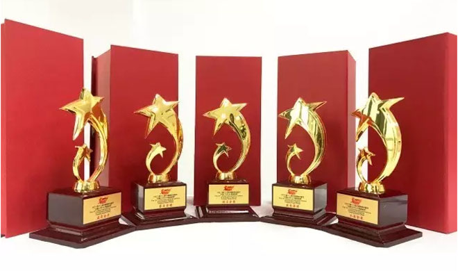 第十三屆中國(guó)國(guó)際動(dòng)漫節(jié)中國(guó)COSPLAY超級(jí)盛典總決賽舞臺(tái)效果_3