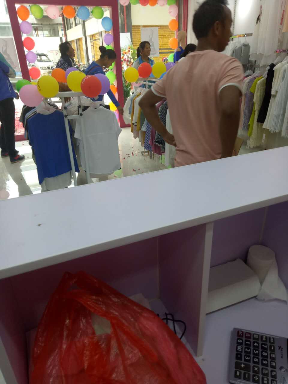 廣州女裝加盟店哪家好，香炫兒女裝加盟良好的做工（圖）_1