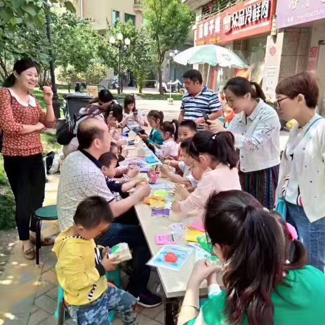 華店長的社區(qū)DIY活動(dòng)現(xiàn)場(chǎng)（圖）_1