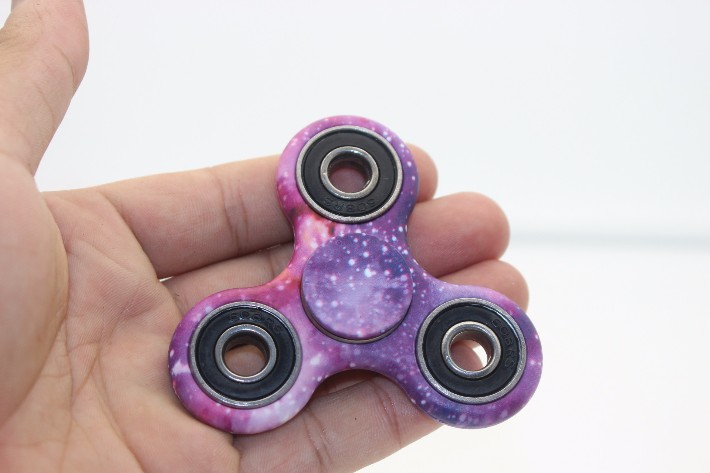 新添潤uv打印機(jī)讓陀螺在指尖更炫，減壓陀螺加工定制（圖）_2